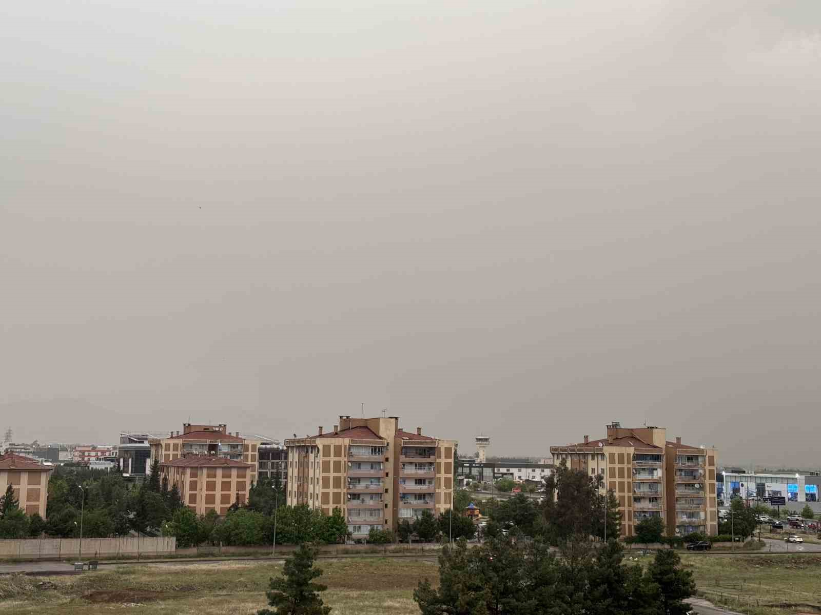 Mardin’de toz taşınımı günlük yaşamı olumsuz etkiledi
