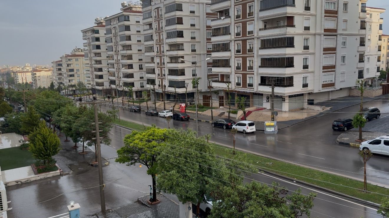 Gaziantep’te sağanak hayatı olumsuz etkiledi
