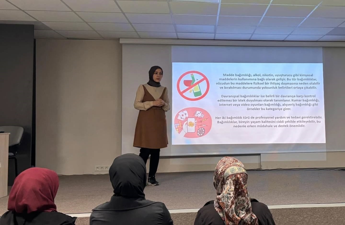 Altıntaş’ta okul aile birliği üyelerine seminer
