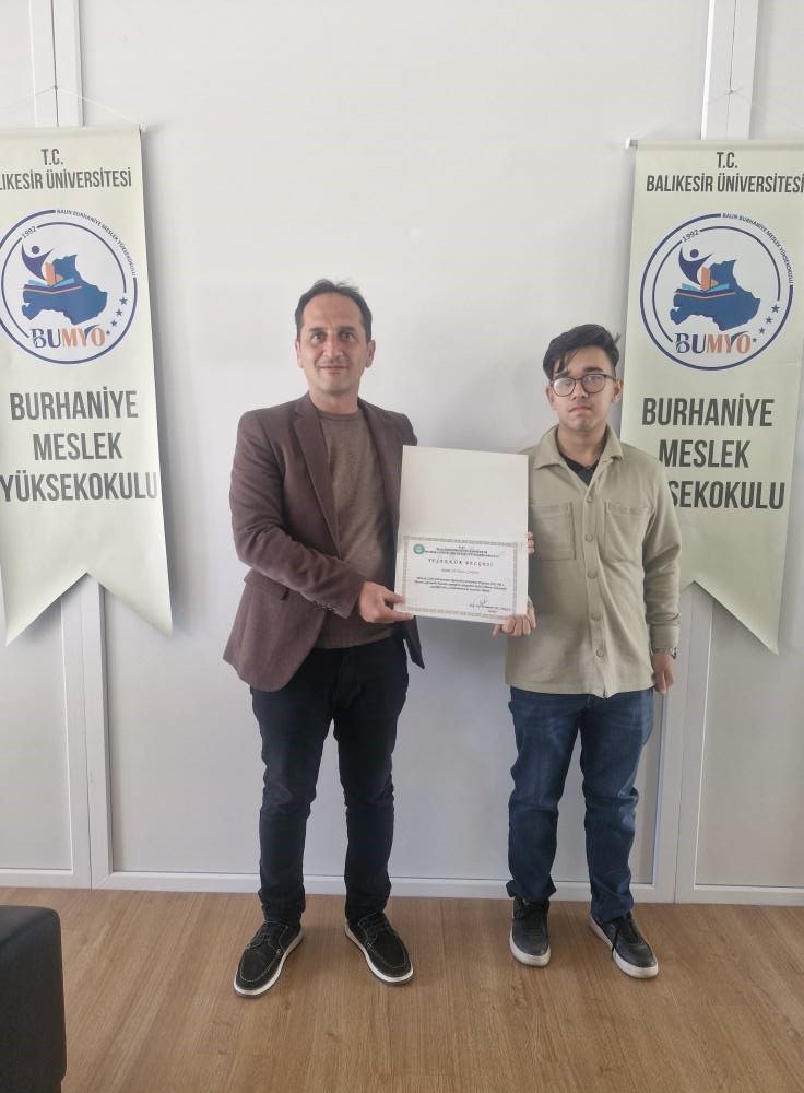 Burhaniye MYO&rsquo;da başarılı &ouml;ğrenciler &ouml;d&uuml;llendirildi
