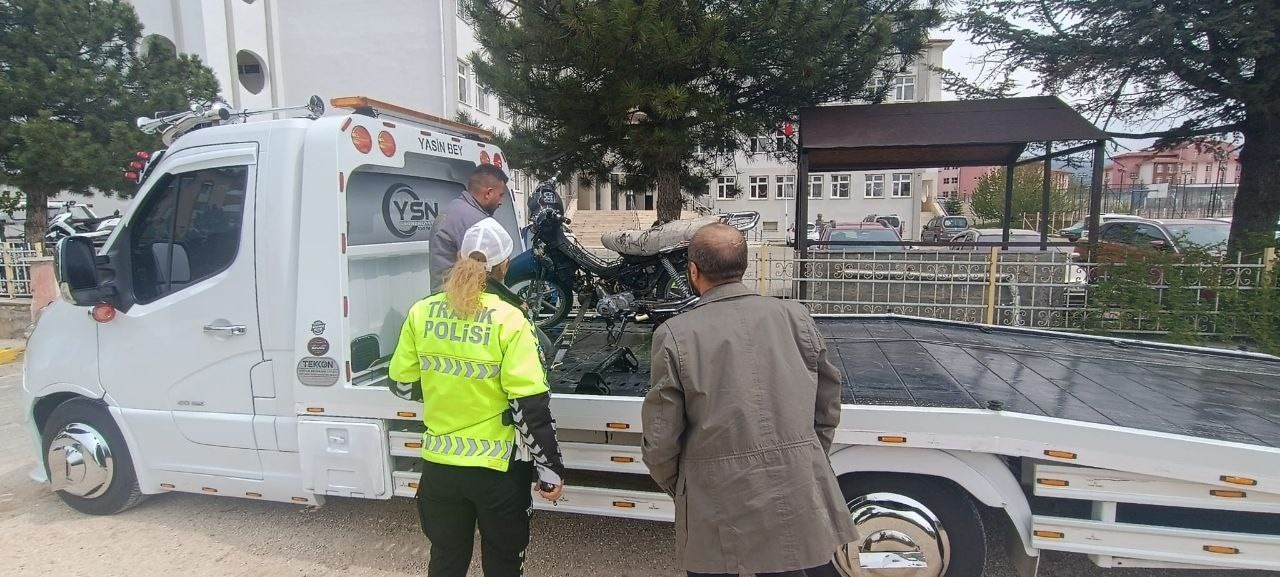 Yalvaç’ta tescil plakası bulunmayan 55 motosiklet trafikten men edildi