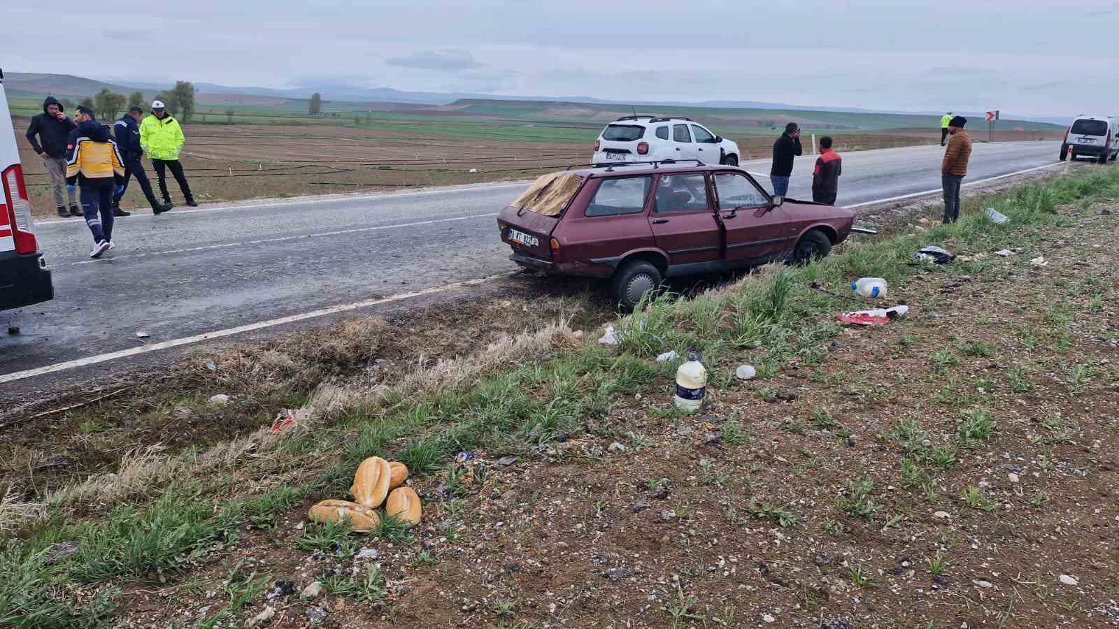 &Ccedil;orum&rsquo;da otomobil takla attı: 6 yaralı
