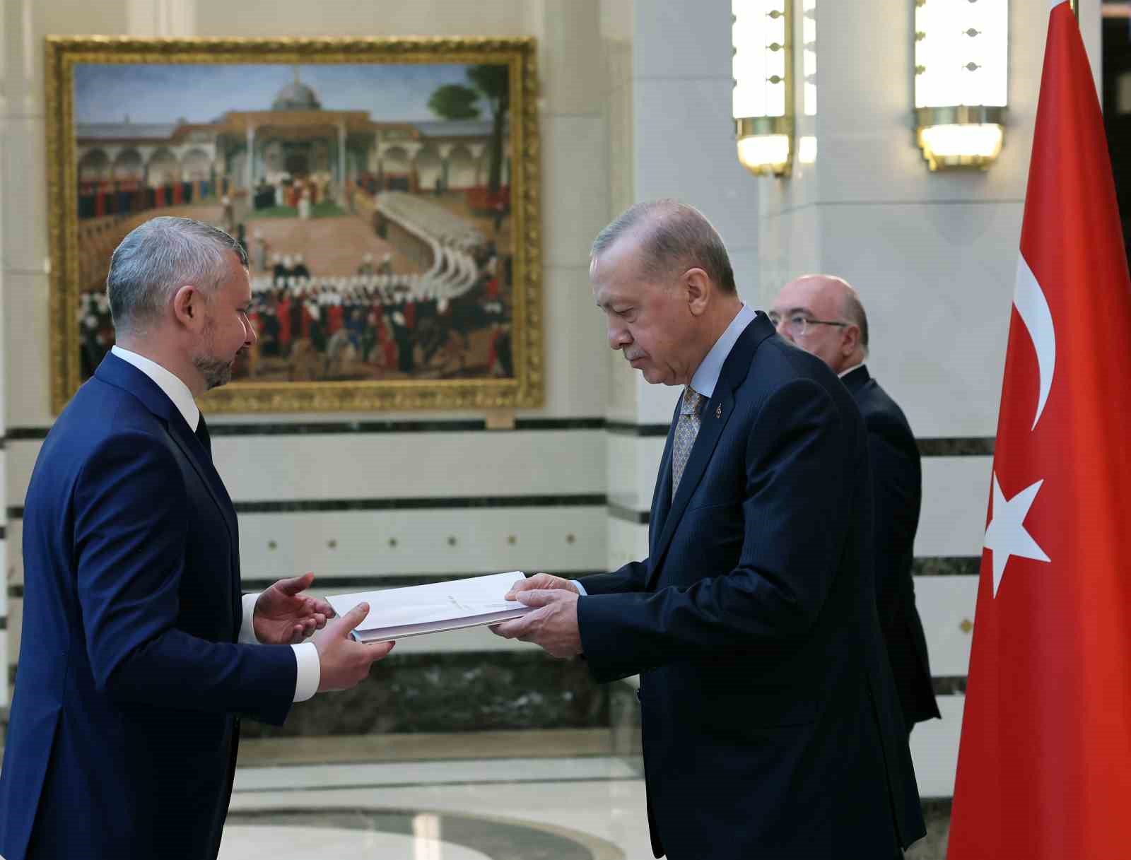 Cumhurbaşkanı Erdoğan’a 5 ülkenin büyükelçisinden güven mektubu