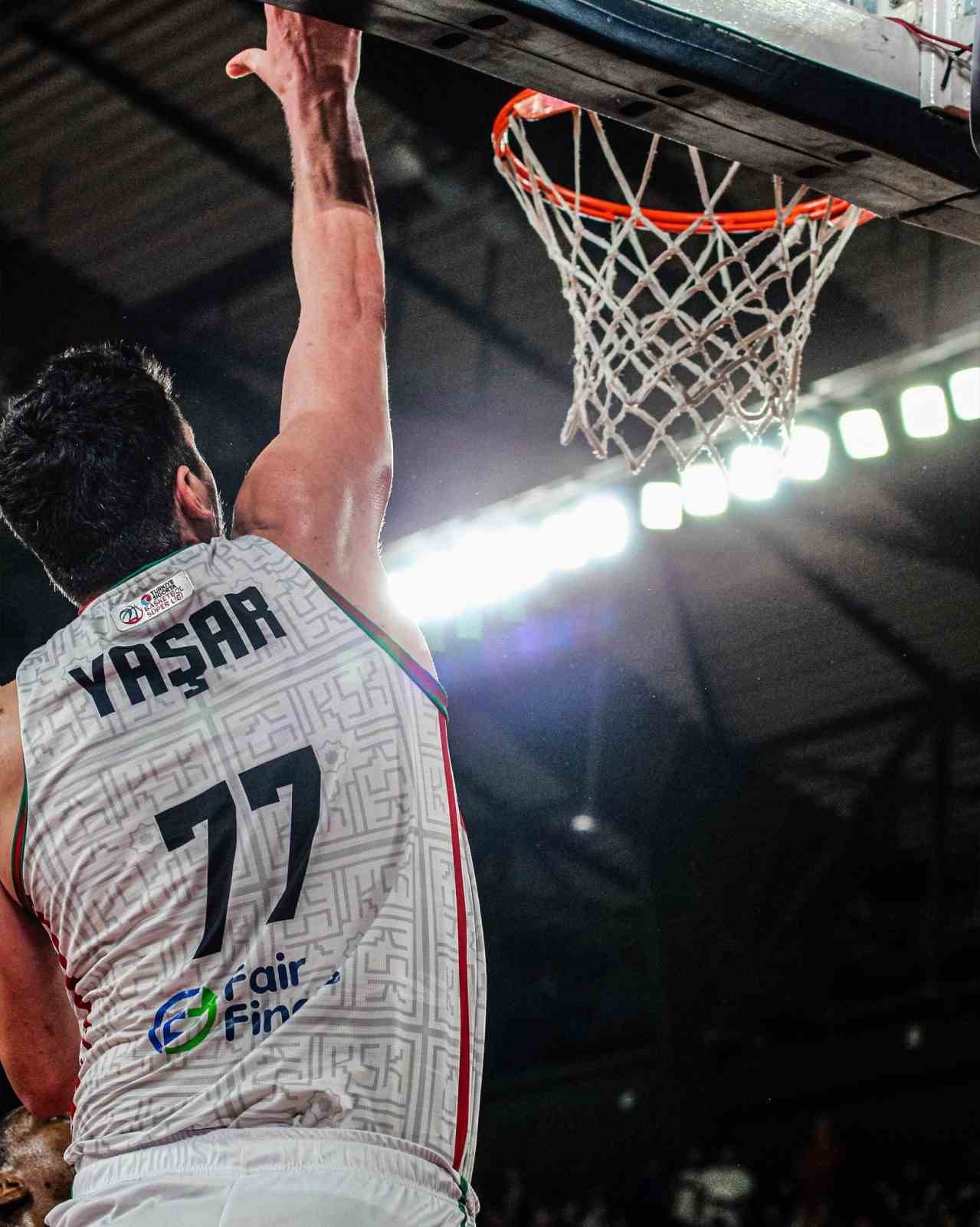 Muhsin Yaşar, nisan ayının en iyi oyuncusu oldu
