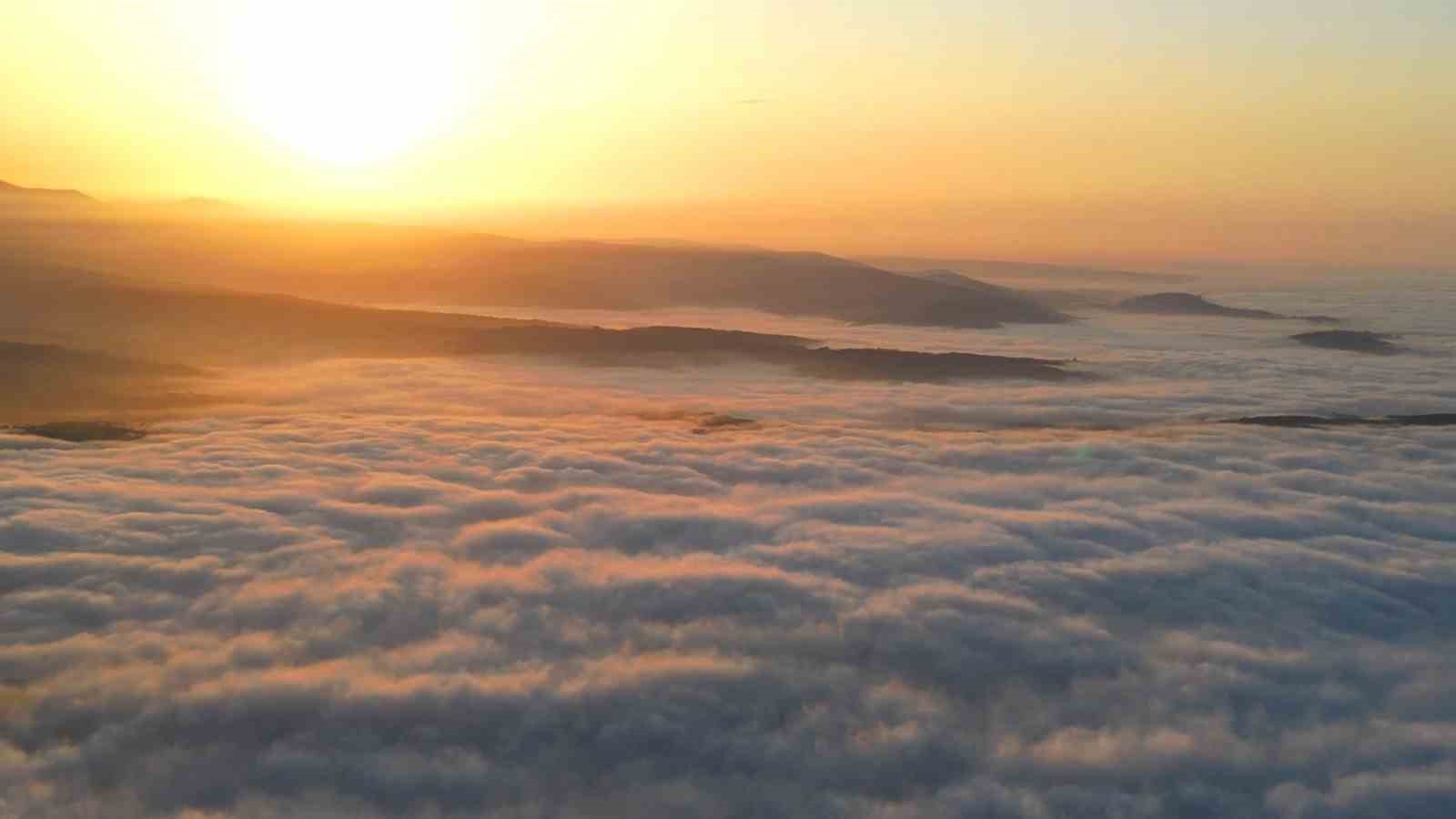 Sakin şehirde sis g&uuml;zelliği
