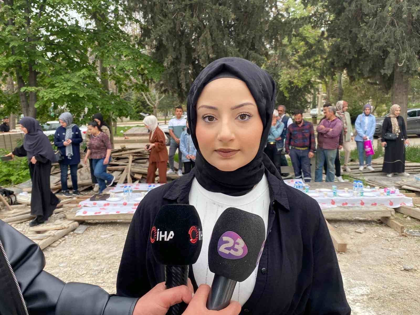 &Ouml;ğrenciler 1 Mayıs&rsquo;ta iş&ccedil;ilerle bir araya geldi
