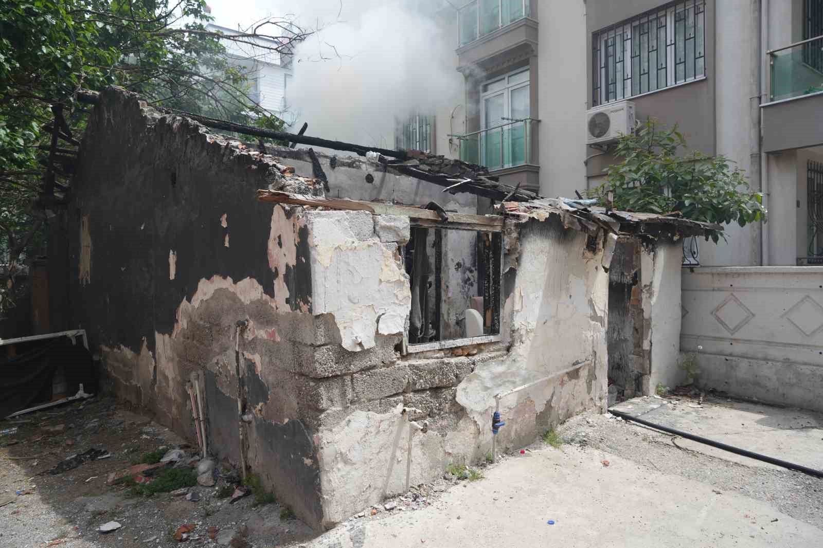 Antalya’da metruk binada korkutan yangın