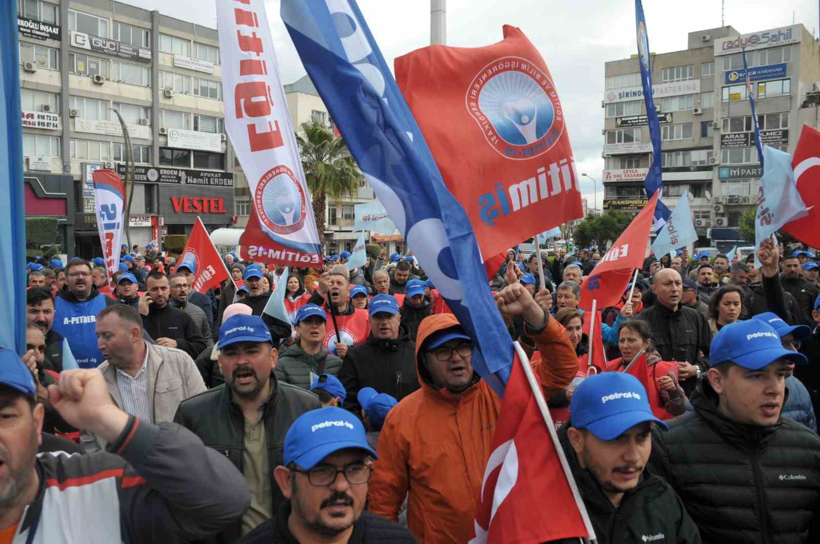 Yağmurlu havaya rağmen Aliağa’da 1 Mayıs kutlandı