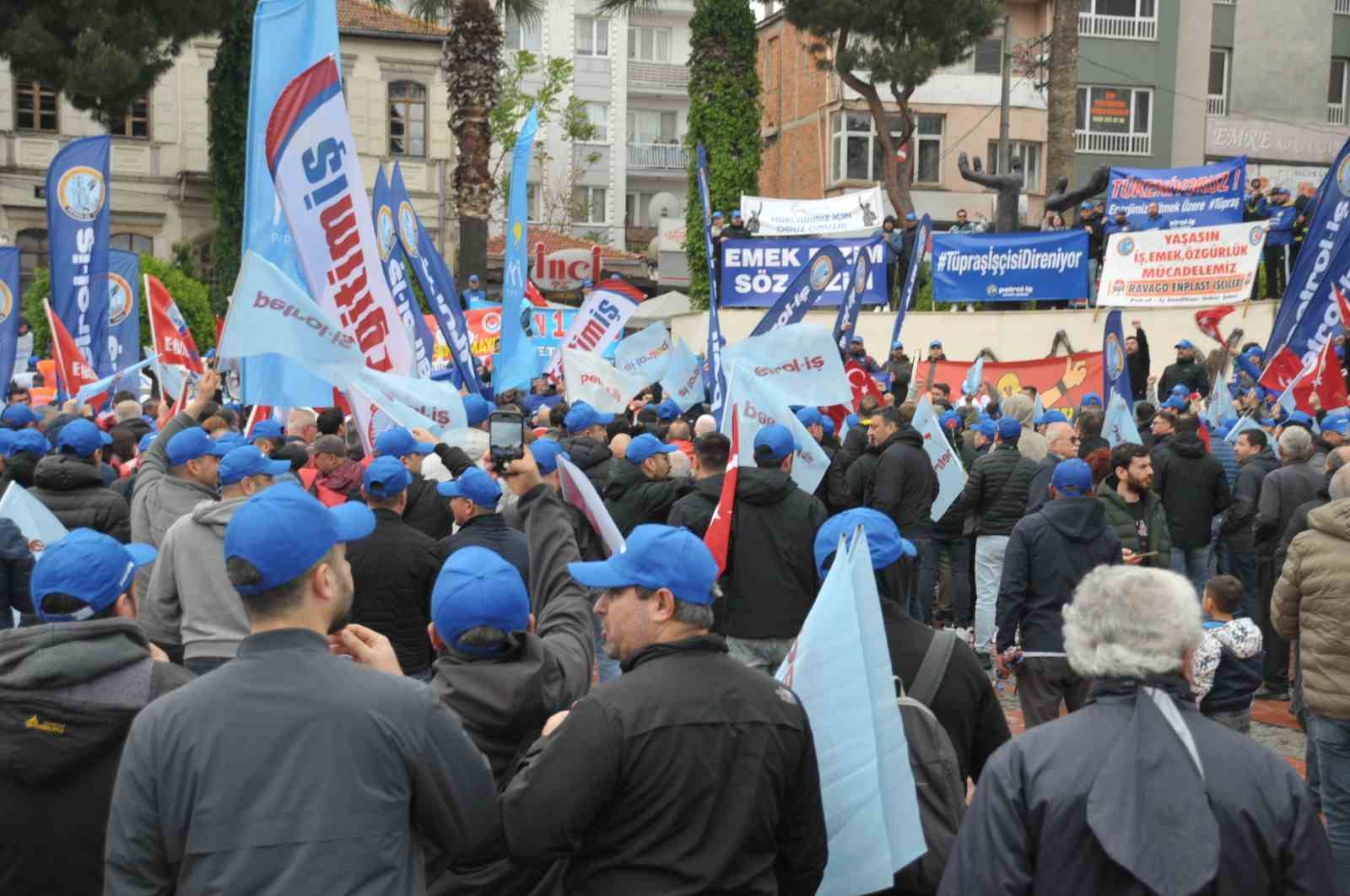 Yağmurlu havaya rağmen Aliağa&rsquo;da 1 Mayıs kutlandı
