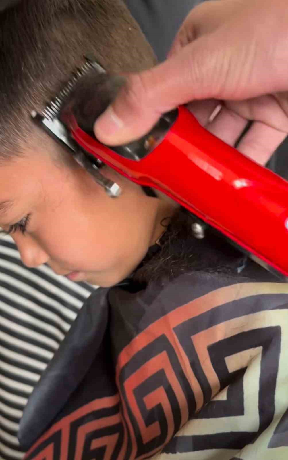 Bergama’da berberlerden CHP’li başkana tepki: "Kes traşı"