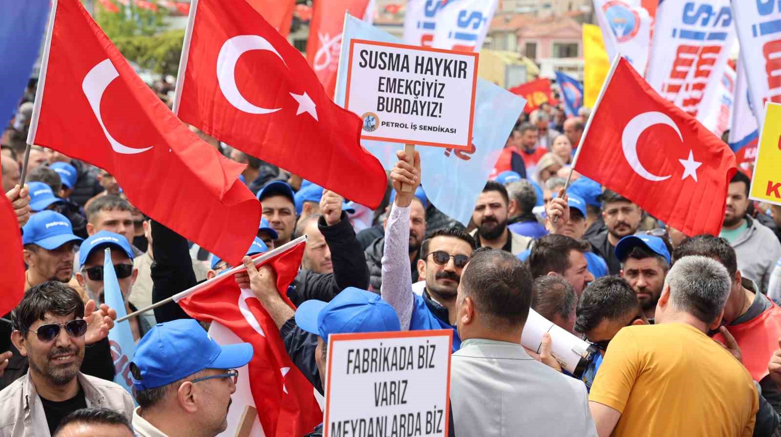 İşten &ccedil;ıkarmaların g&ouml;lgesinde iş&ccedil;i sendikası y&uuml;r&uuml;y&uuml;ş yaptı
