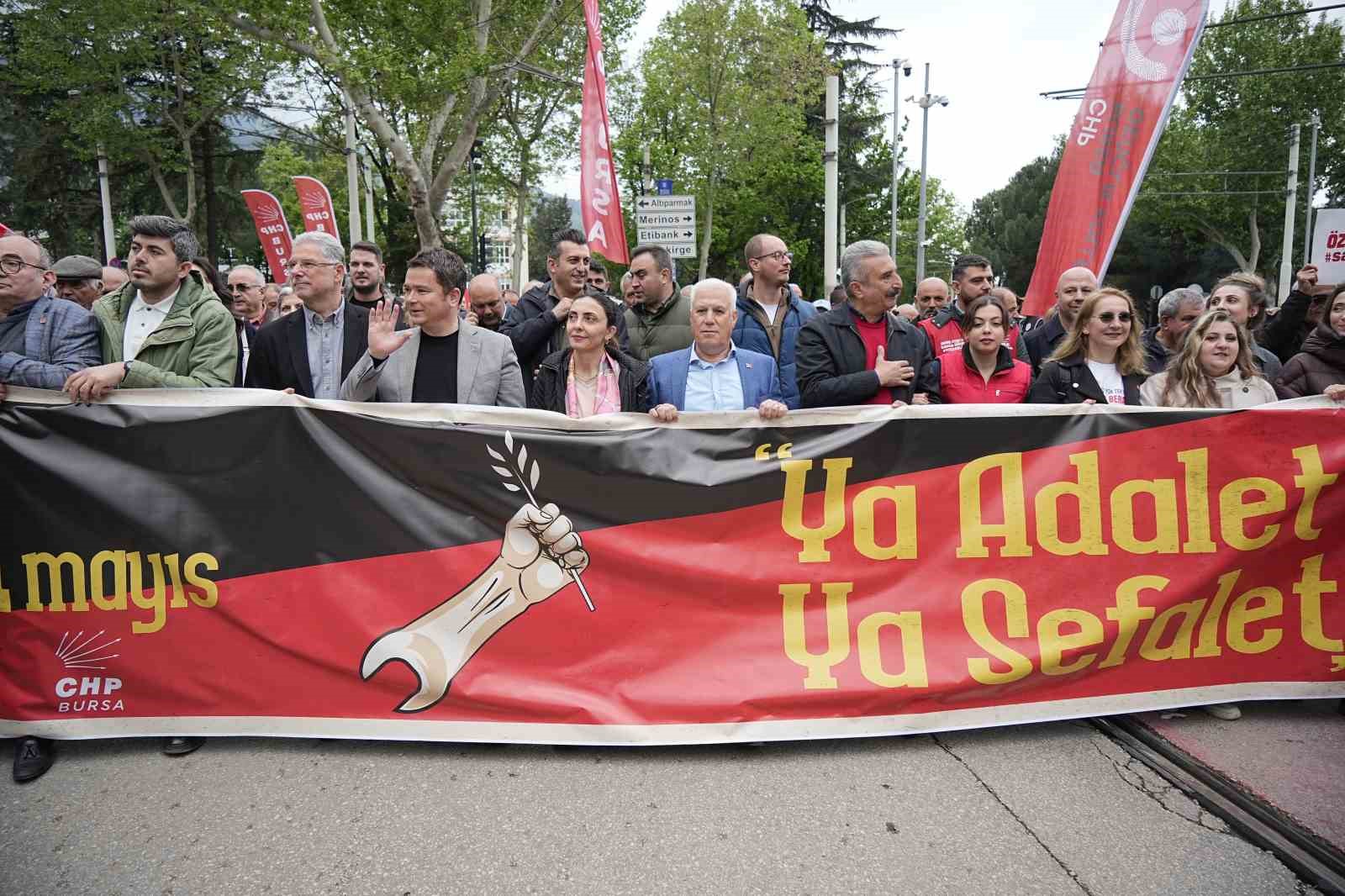 Bursa&rsquo;da 1 Mayıs&rsquo;ı iş&ccedil;iler halaylarla kutladı
