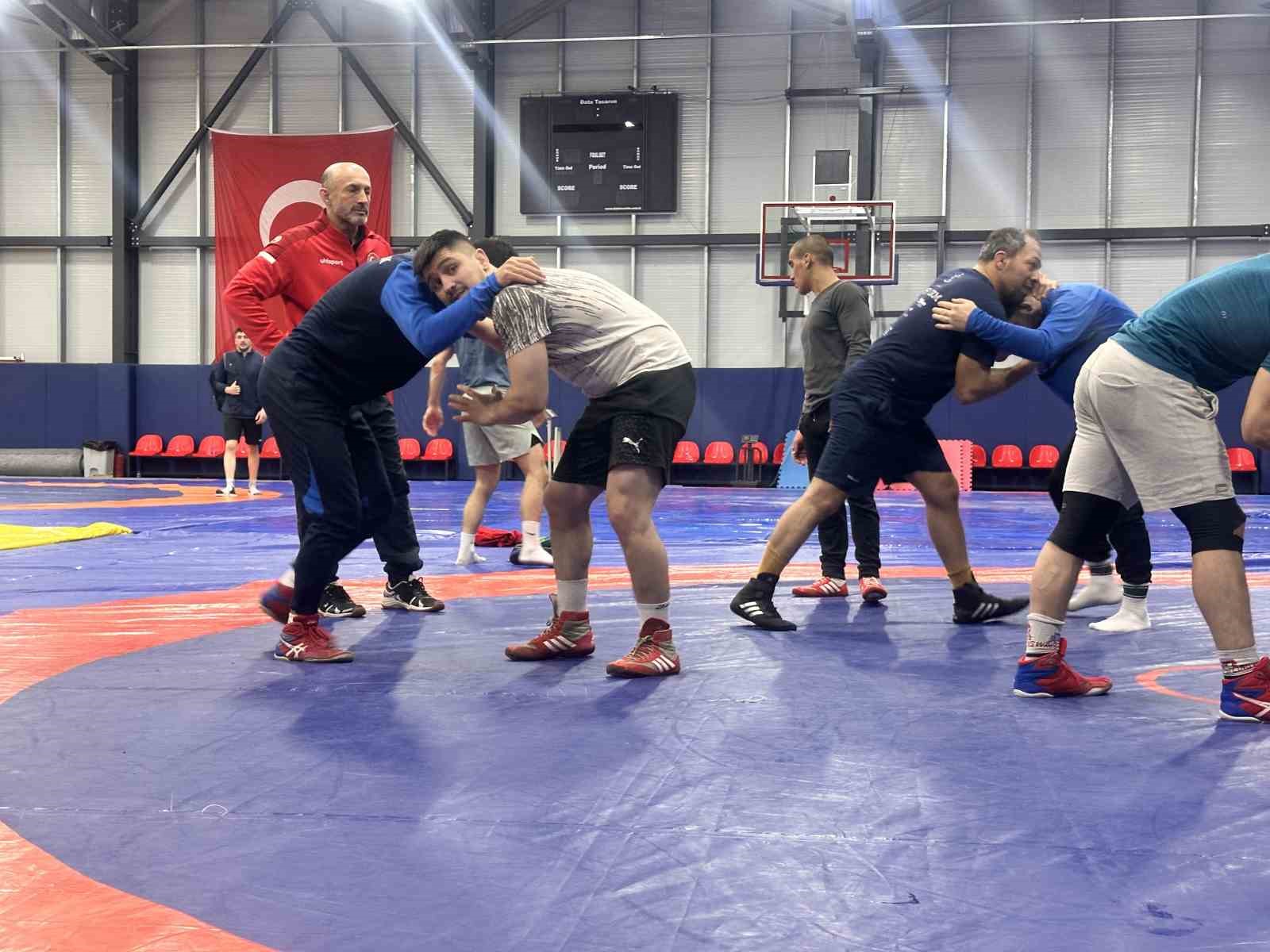 Türkiye İşitme Engelliler Güreş Milli Takımı, Yalova’da kampa girdi