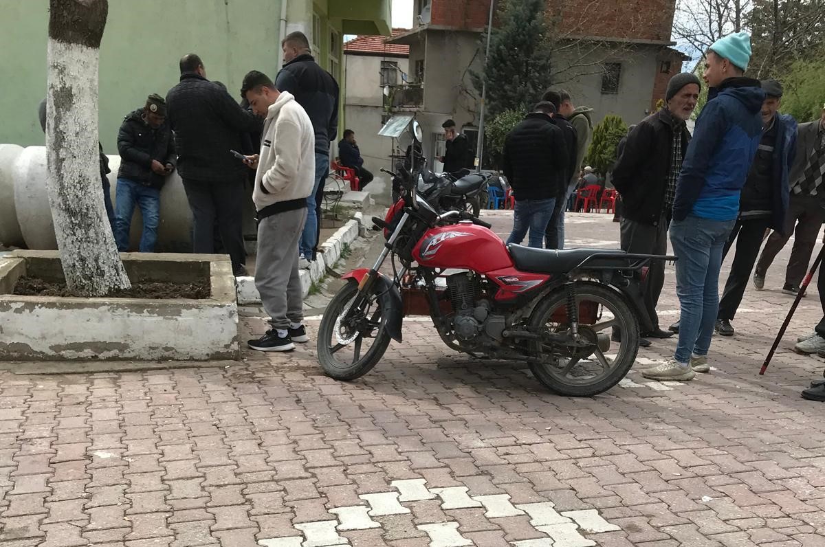 Art&ccedil;ı sarsıntıların devam ettiği Simav Yemişli k&ouml;y&uuml;nde halkın tedirgin bekleyişi s&uuml;r&uuml;yor
