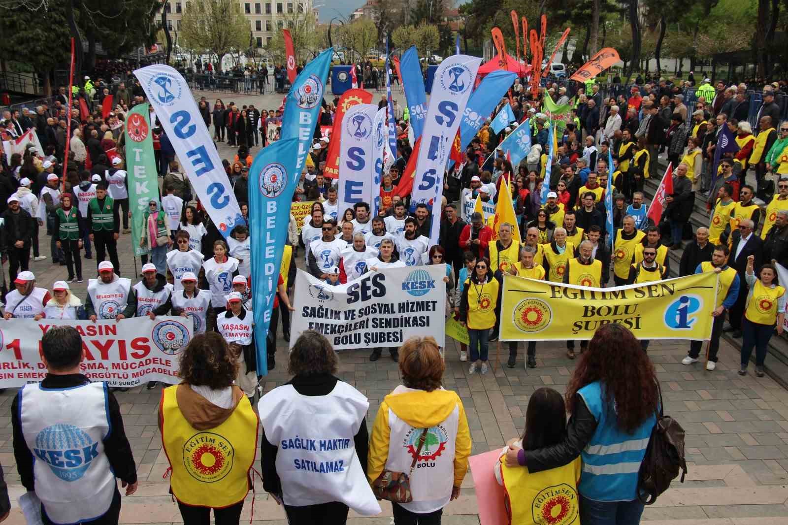 Bolu’da 1 Mayıs halaylar çekilerek kutlandı