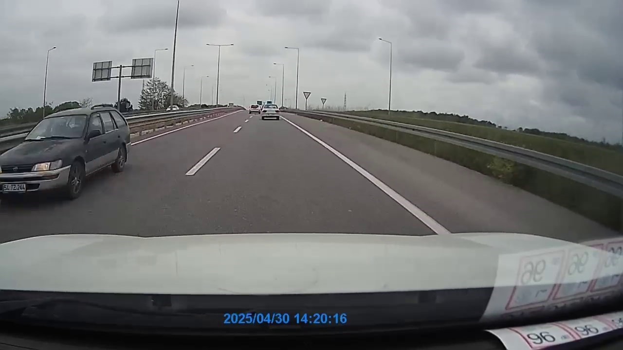 Duble yolda ters y&ouml;nde giderek tehlike sa&ccedil;an s&uuml;r&uuml;c&uuml;ye 9 bin lira ceza
