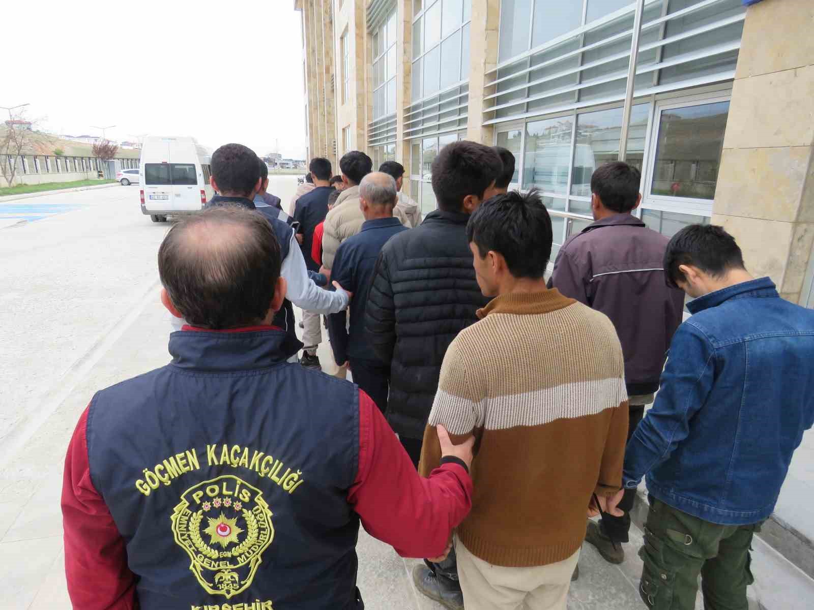 Kırşehir’de 18 düzensiz göçmen yakalandı