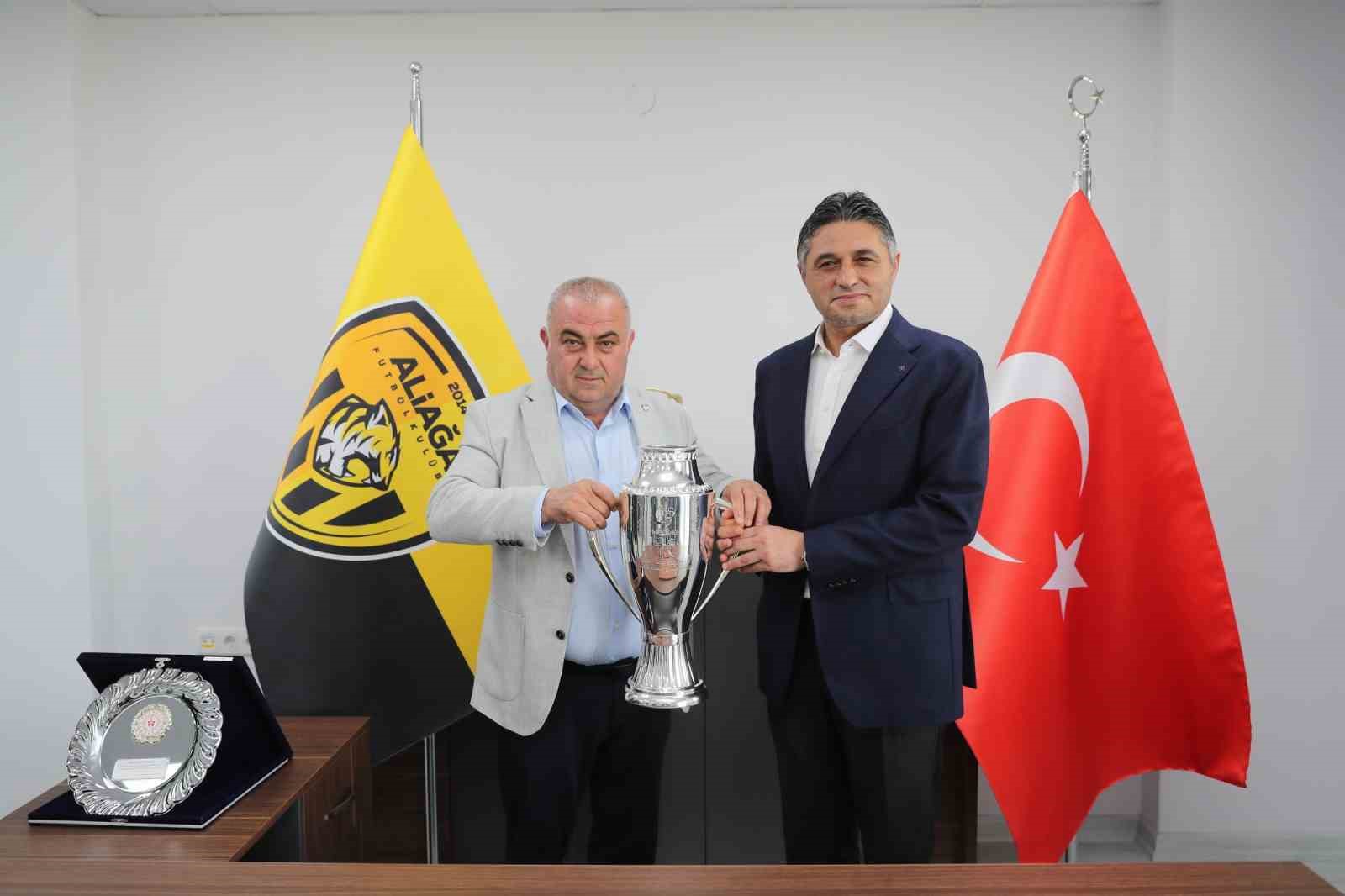 Aliağaspor FK, şampiyonluk kupasını aldı