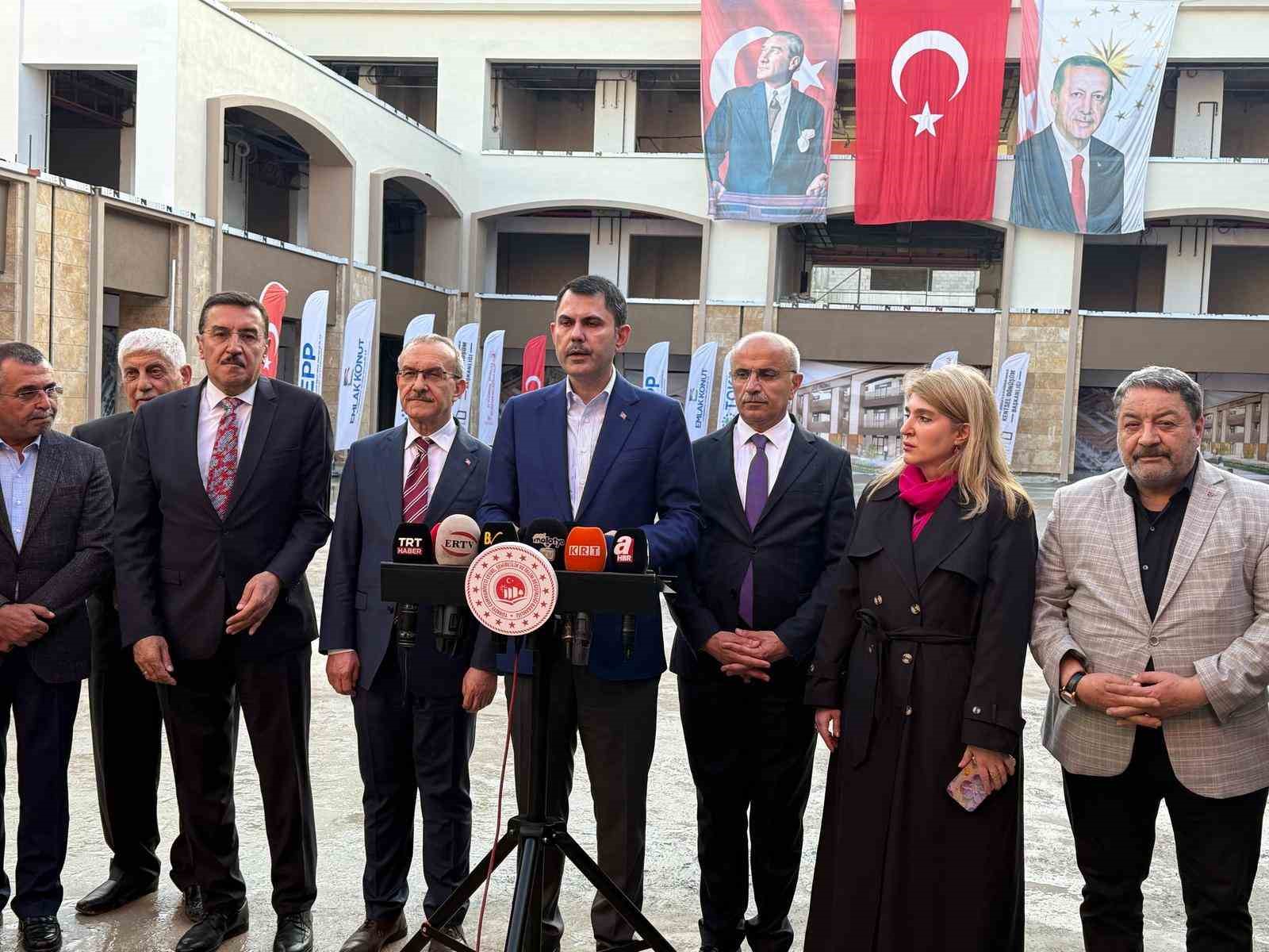 Bakan Kurum, Malatya’da Bakırcılar Çarşısı şantiyesini ziyaret etti: "Yıl sonuna kadar 453 bin yeni konut ve iş yerini teslim edeceğiz"