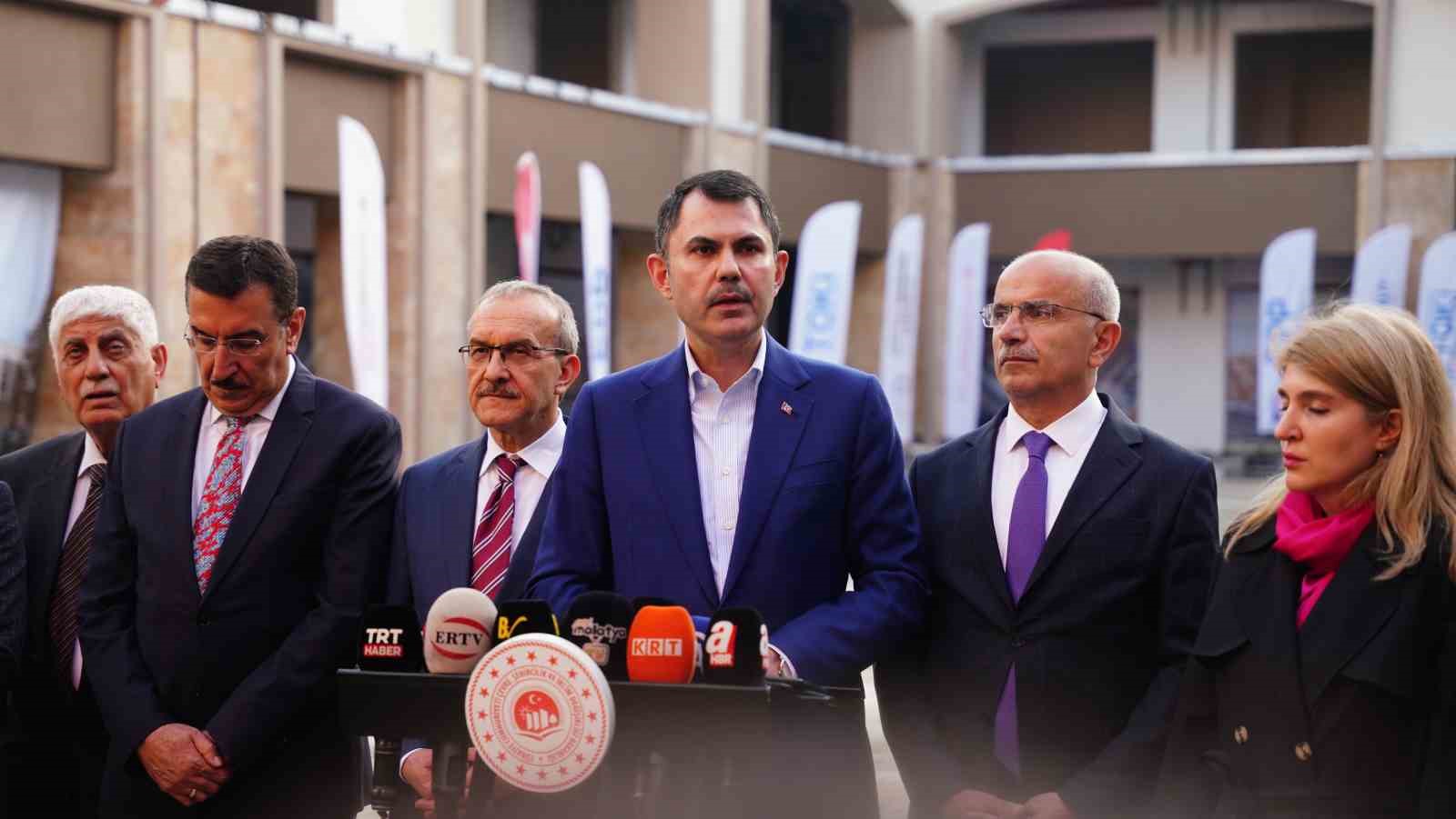 Bakan Kurum: "Son yuvamız teslim edilinceye kadar burada olmaya devam edeceğiz"