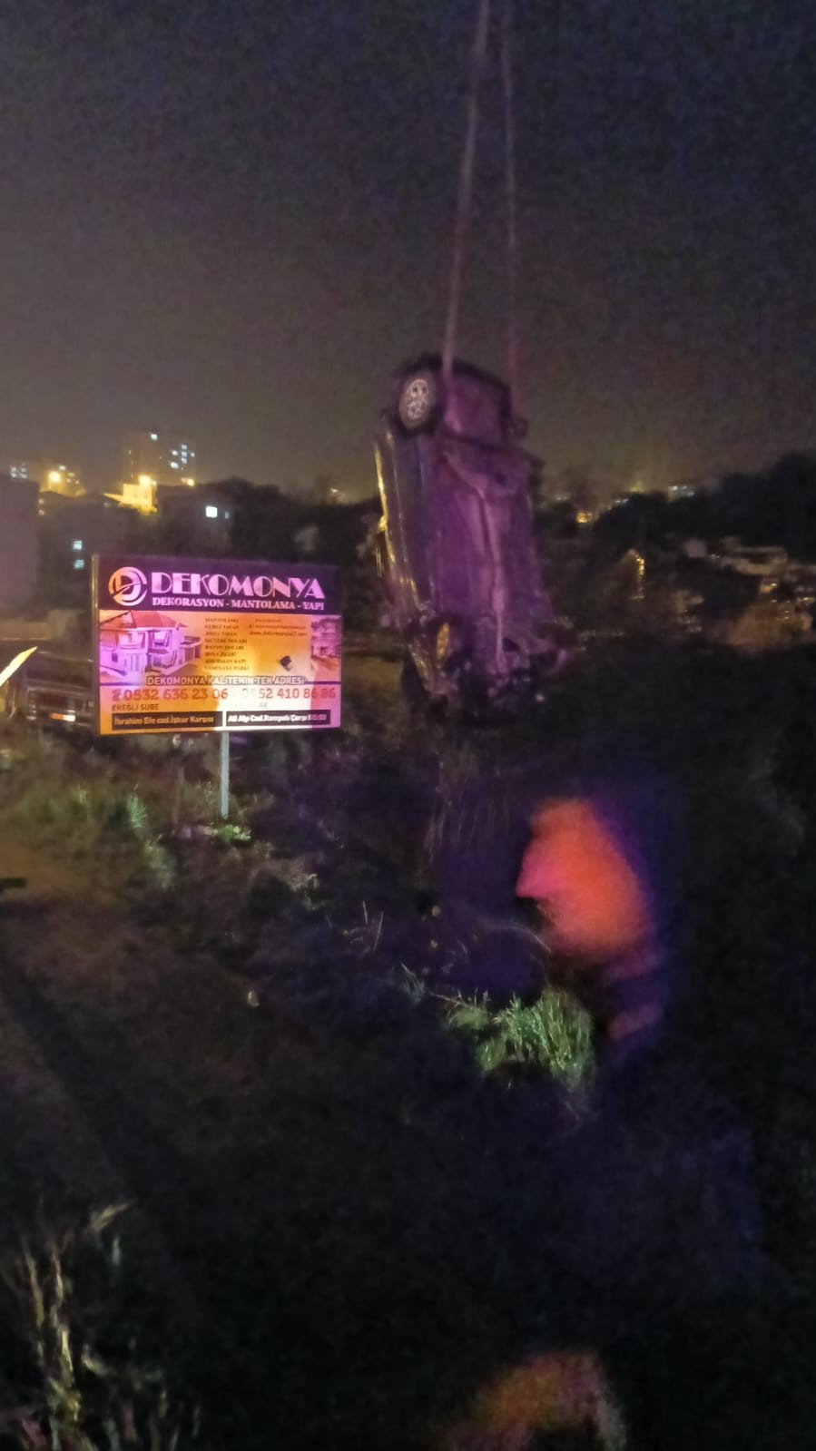 Zonguldak&rsquo;ta otomobil dereye devrildi: 4 yaralı
