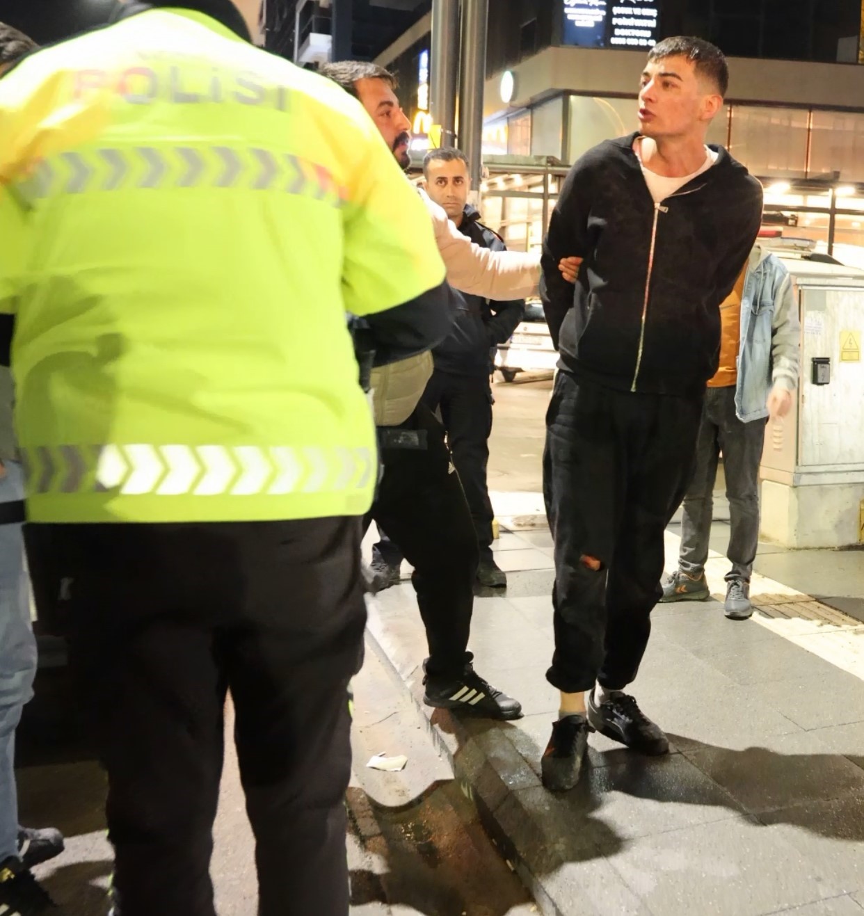 Yasal sınırın 9 kat &uuml;zeri alkol alan s&uuml;r&uuml;c&uuml;n&uuml;n "dişim ağrıyor" feryadı
