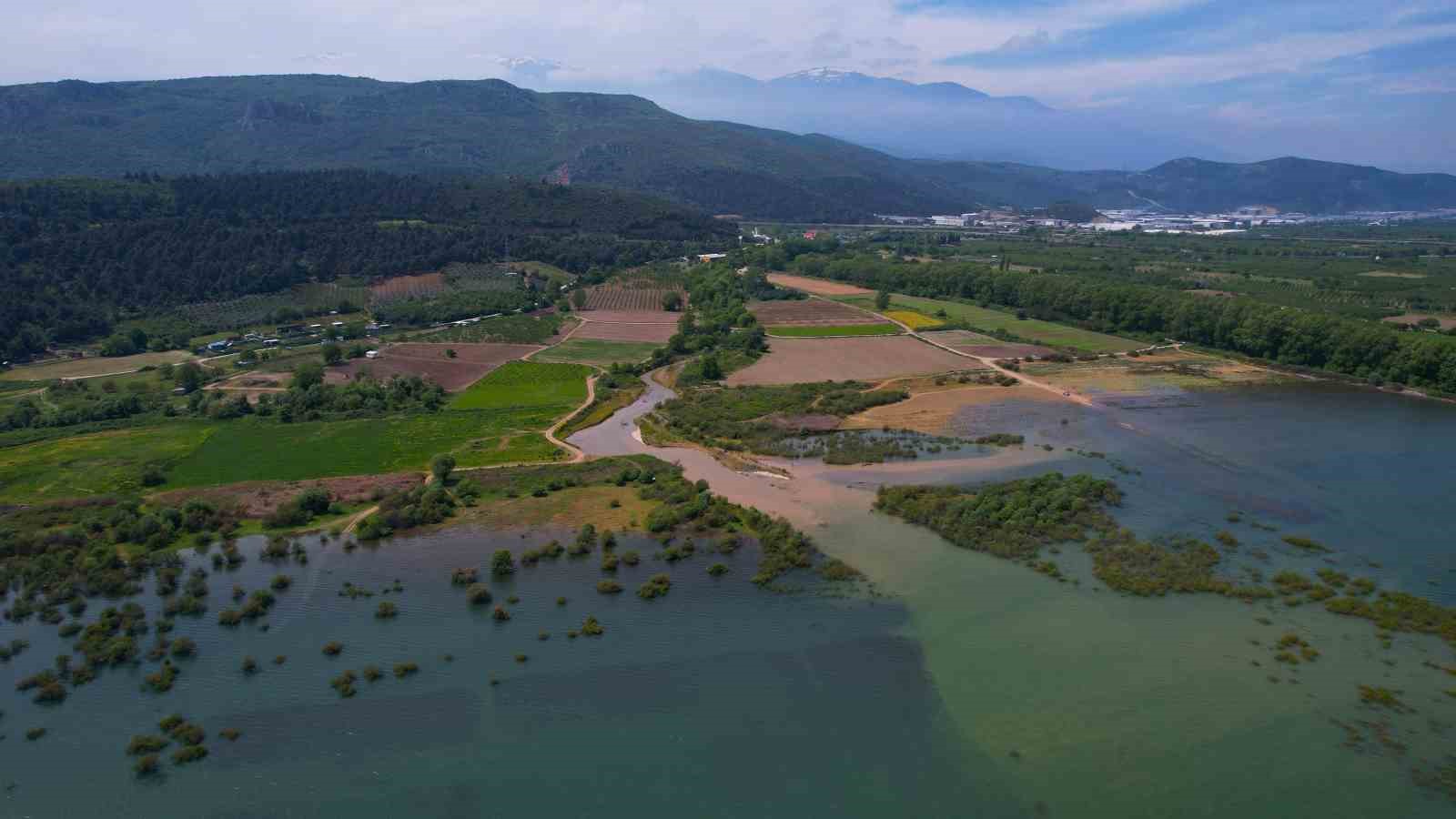 DSİ göl havzasından "çıkın" diyor çiftçiler 45 gün süre istiyor