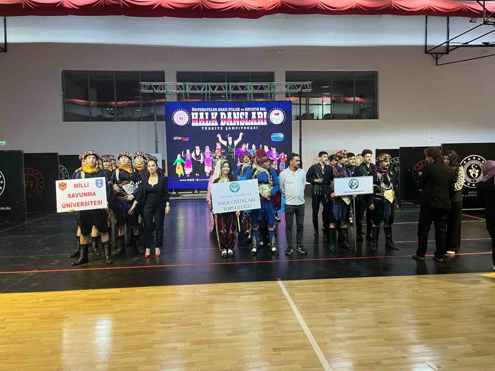 BAÜN Halk Oyunları ekibi Türkiye ikincisi
