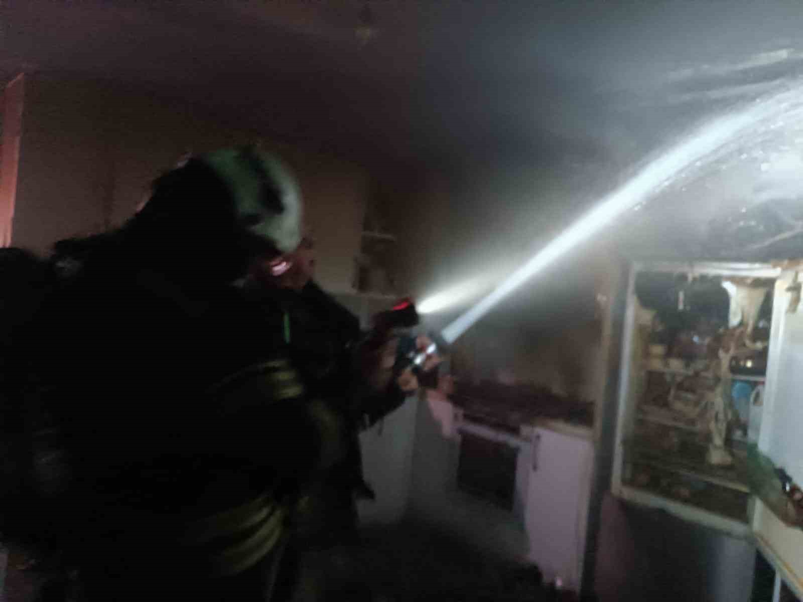 Evin mutfağı yangında kül oldu