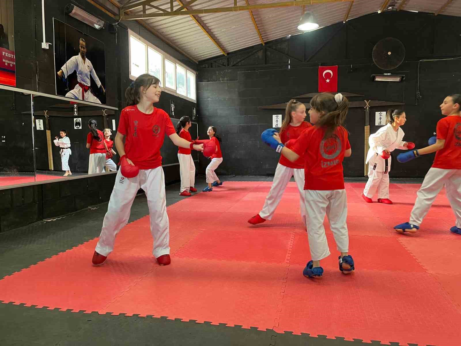 Maya ve Lara 8 dil biliyor, karetede dünya şampiyonluğunu hedefliyor
