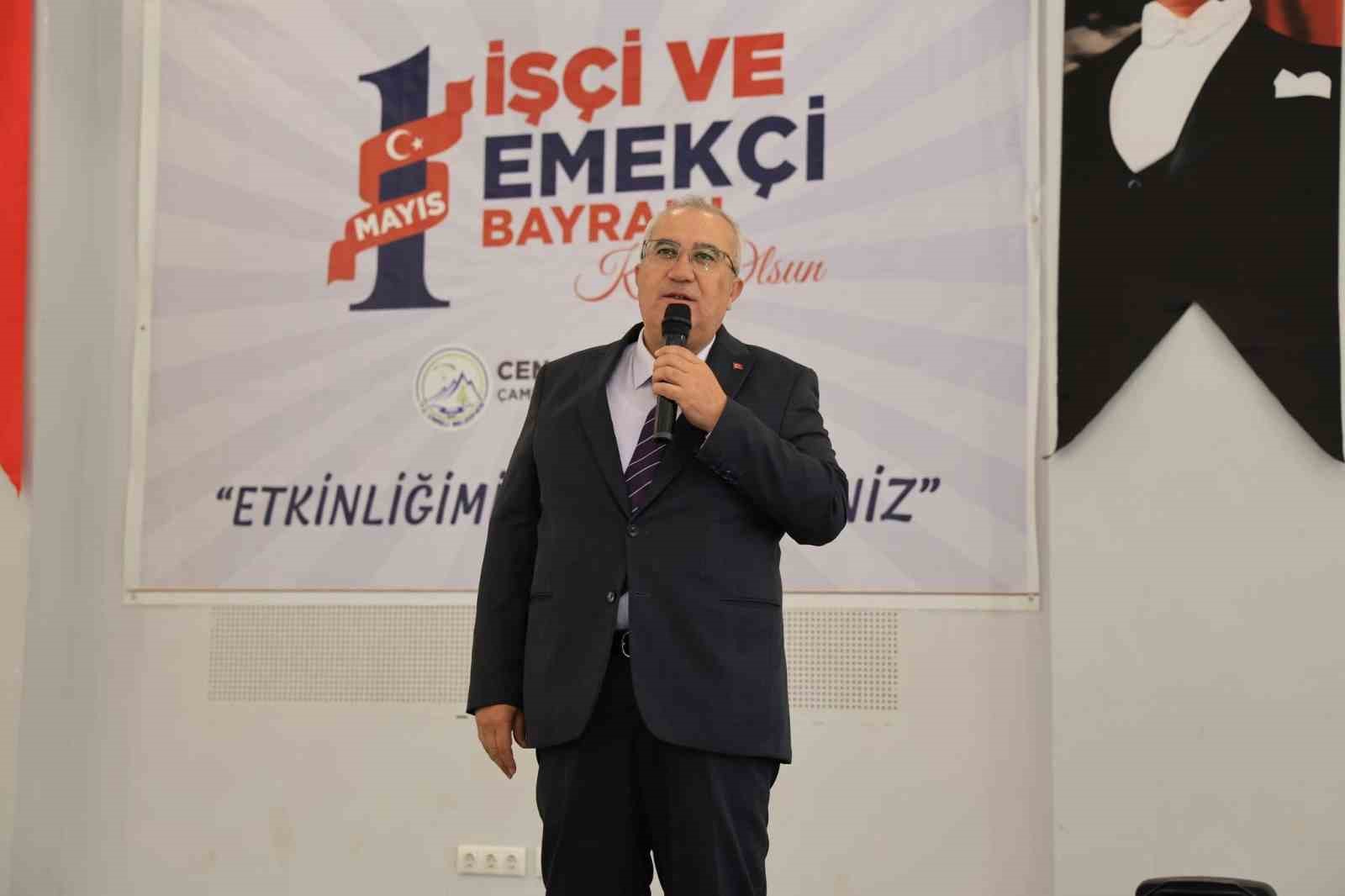 Başkan Arslan 1 Mayıs İşçi ve Emek Bayramında emekçilerle bir araya geldi