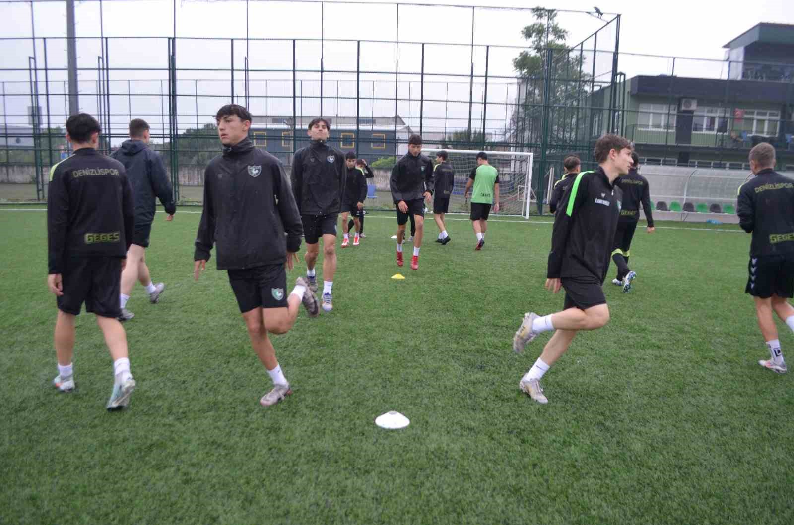İlk 8’e kalan Denizlispor U16 şampiyonluk için çalışıyor
