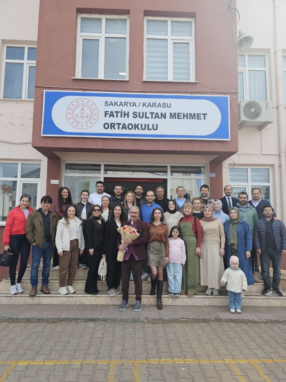 43 yıllık eğitimci emekliliğe b&ouml;yle uğurlandı
