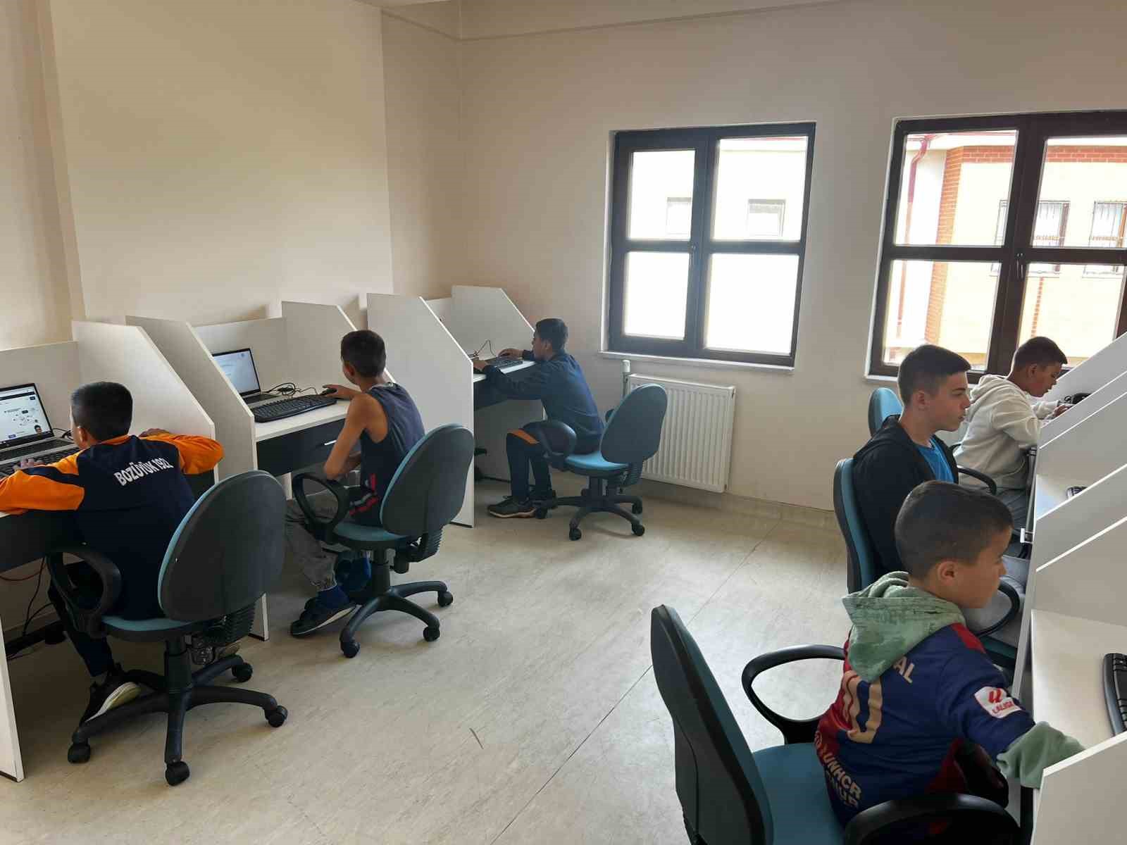 Bozüyük Çocuk Evleri Sitesi’nde ’Bilgisayar sınıfı’ kazandırıldı