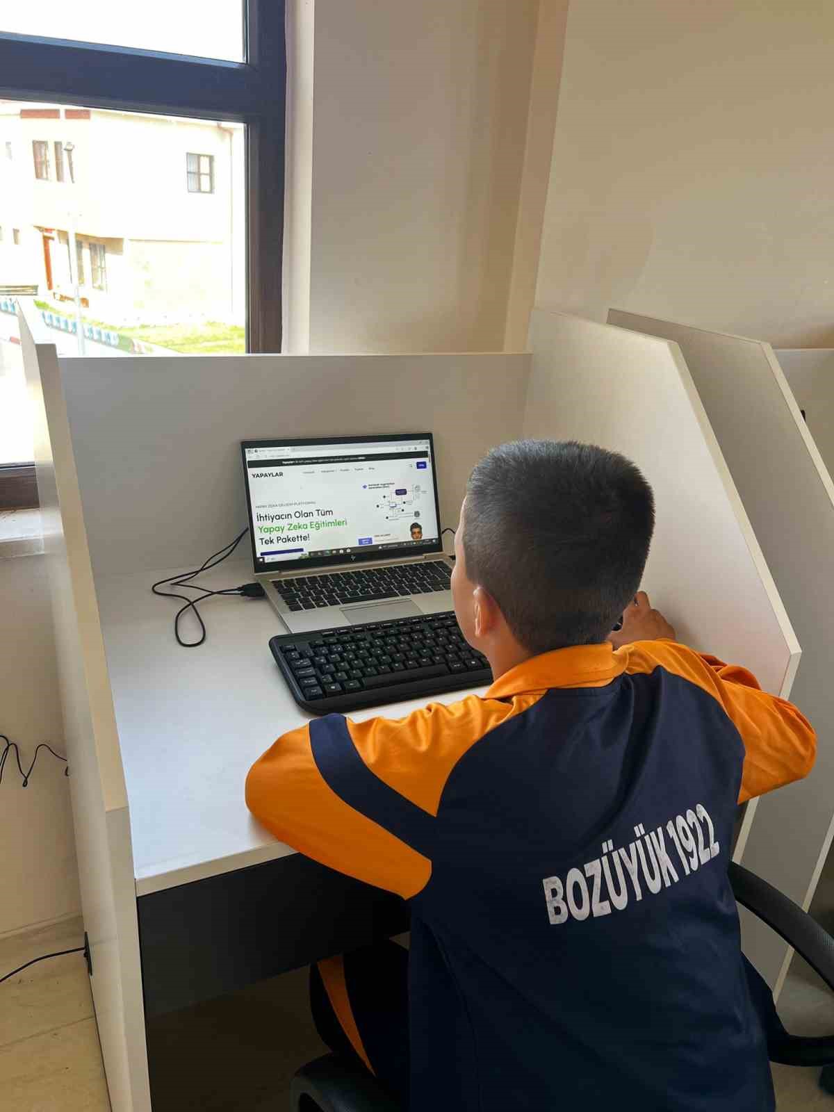 Boz&uuml;y&uuml;k &Ccedil;ocuk Evleri Sitesi&rsquo;nde &rsquo;Bilgisayar sınıfı&rsquo; kazandırıldı
