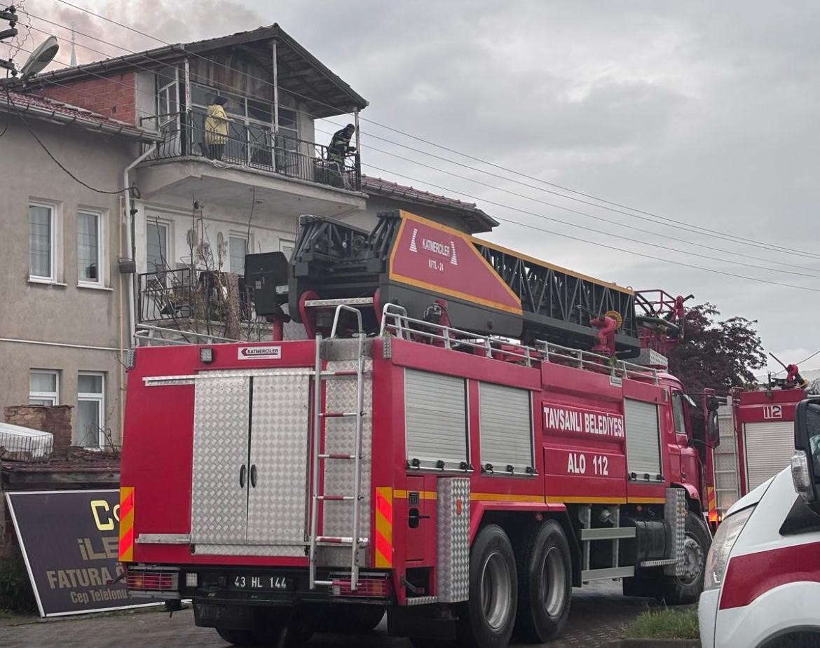 Tavşanlı’da baca yangını eve sıçramadan söndürüldü