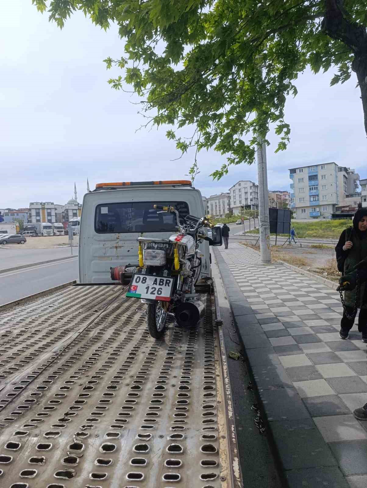 Polisi peşine takmıştı, özür diledi
