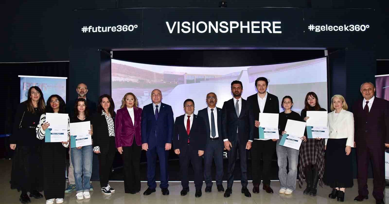 &Uuml;niversiteli gen&ccedil; beyinlerin &rsquo;Uzay Mekiği&rsquo; tasarımları &ouml;d&uuml;llendirildi
