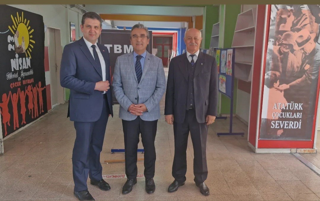 Eskişehir Orgeneral Halil S&ouml;zer Ortaokulu&lsquo;nda &lsquo;Atat&uuml;rk &Ccedil;ocukları &Ccedil;ok Severdi&rsquo; isimli resim ve fotoğraf sergisi
