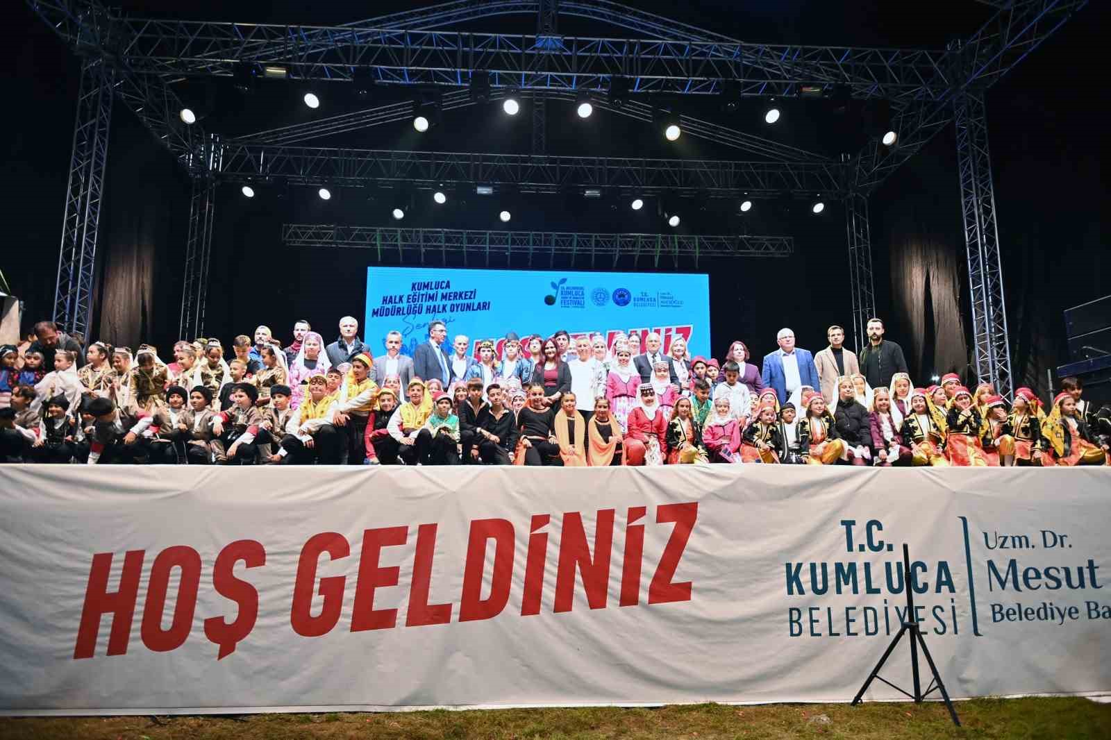 Kumluca’da halk oyunları şöleni festivale renk kattı