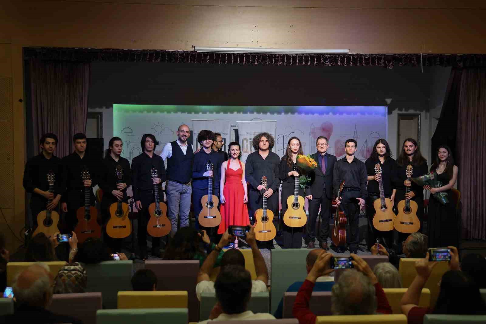 İsmail Baha S&uuml;relsan Konservatuvarı&rsquo;ndan "Gitar Orkestrası Konseri"
