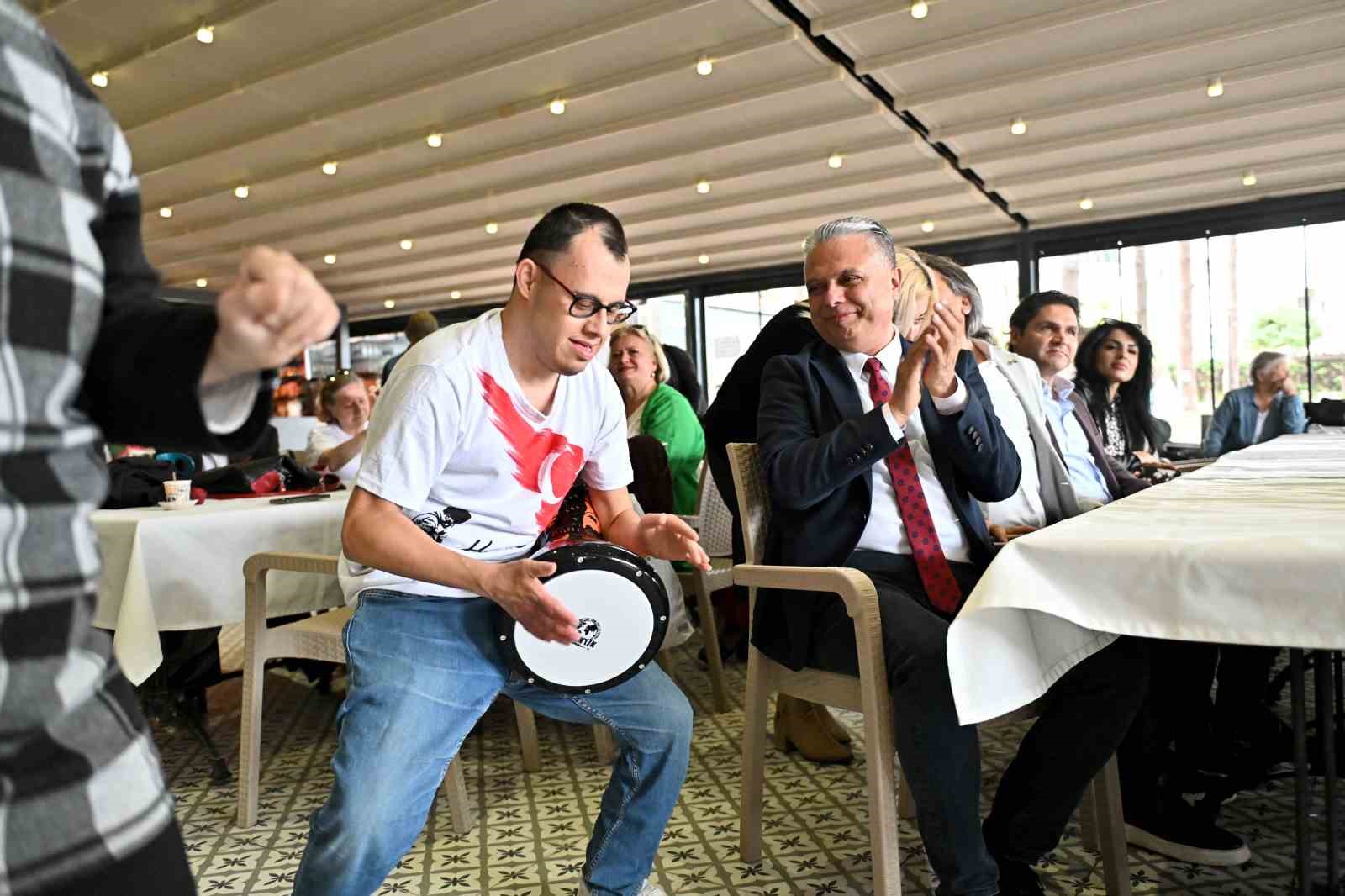 Muratpaşa&rsquo;da Engelsiz Kafe 10&rsquo;uncu yılını kutladı
