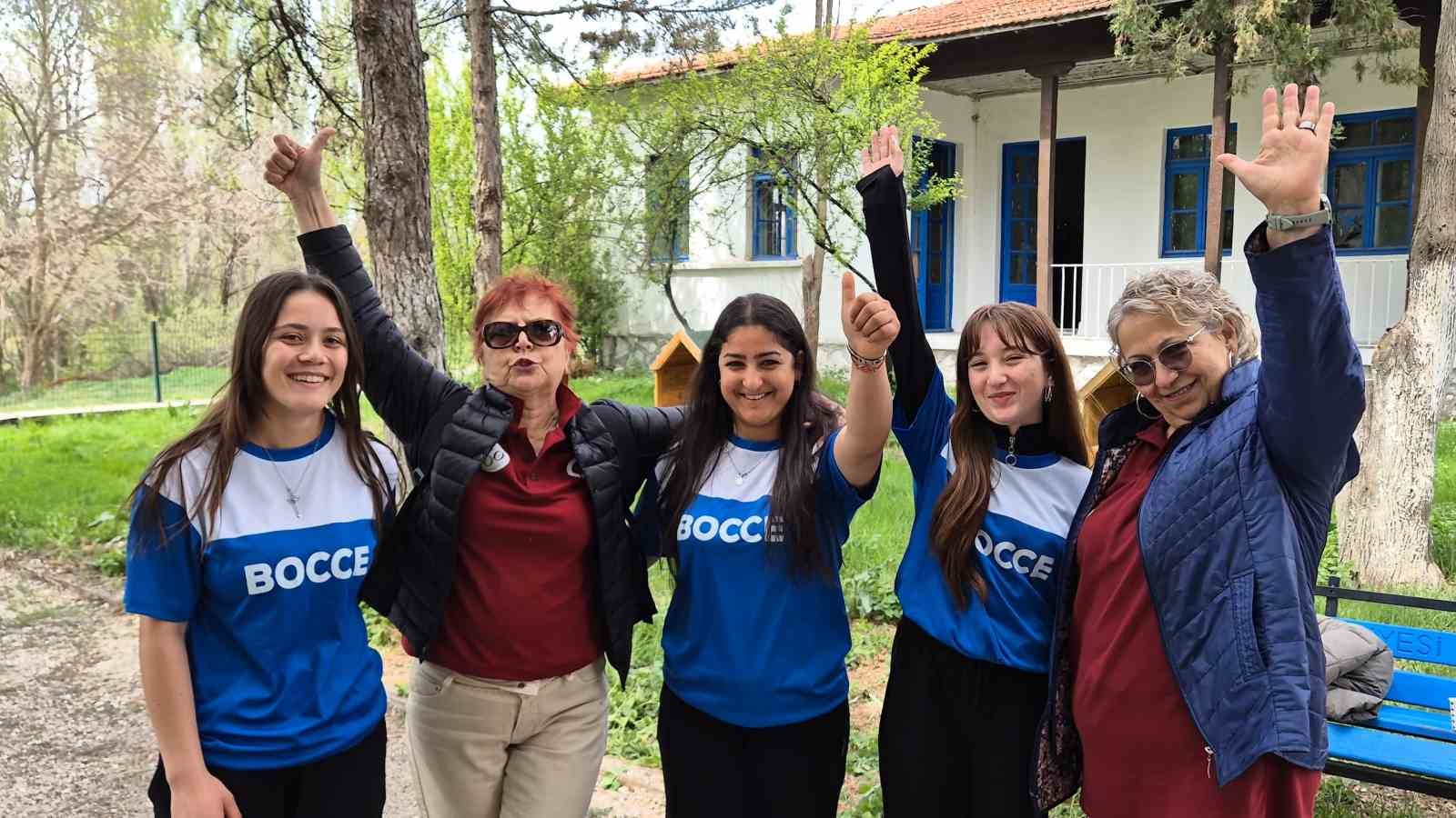 (ÖZEL) Tazelenme Üniversitesinin yaşlı öğrencileri bocce ile tanıştı