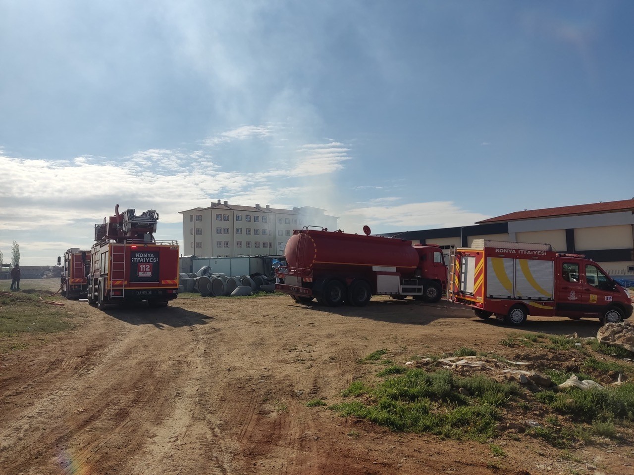 Konya&rsquo;da okul inşaatında 7 konteyner yandı
