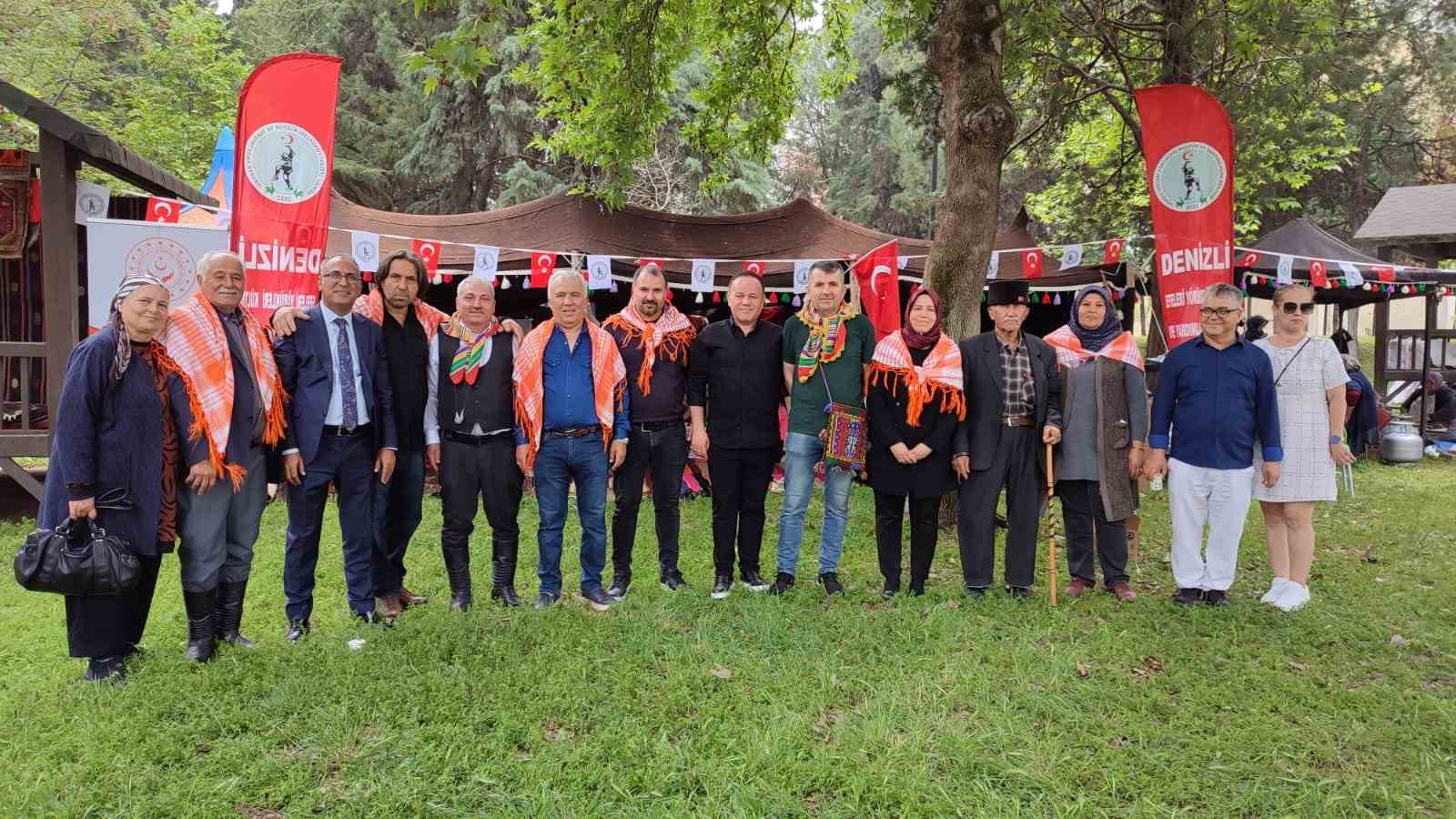 Efeler ve Yörükler huzurevi bahçesine kıl çadır kuruldu