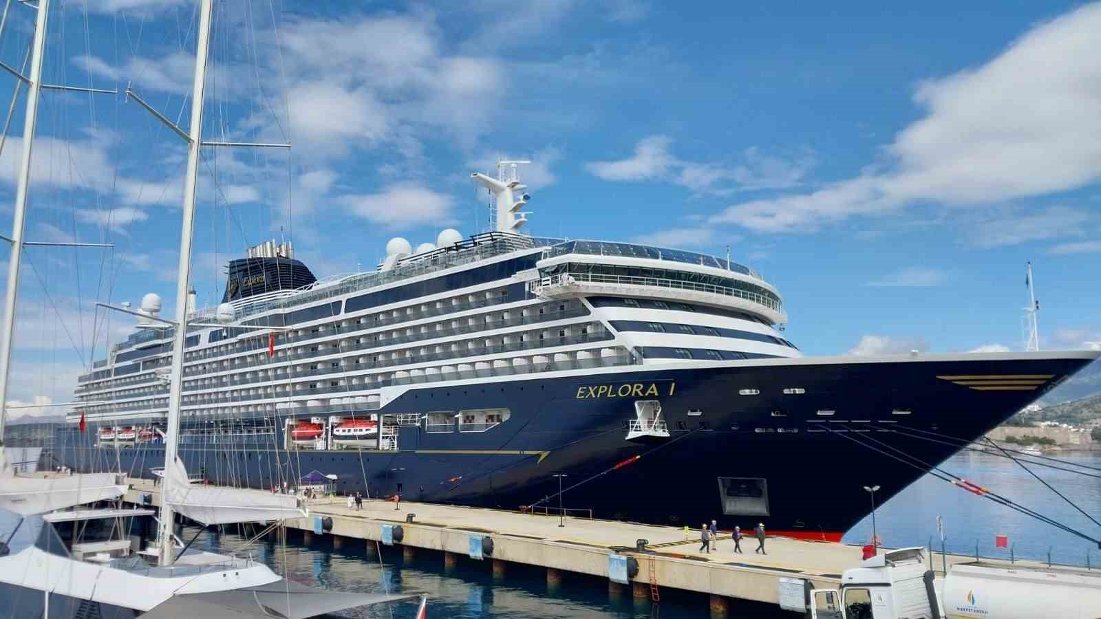 Bodrum’a 590 yolcuyla geldi