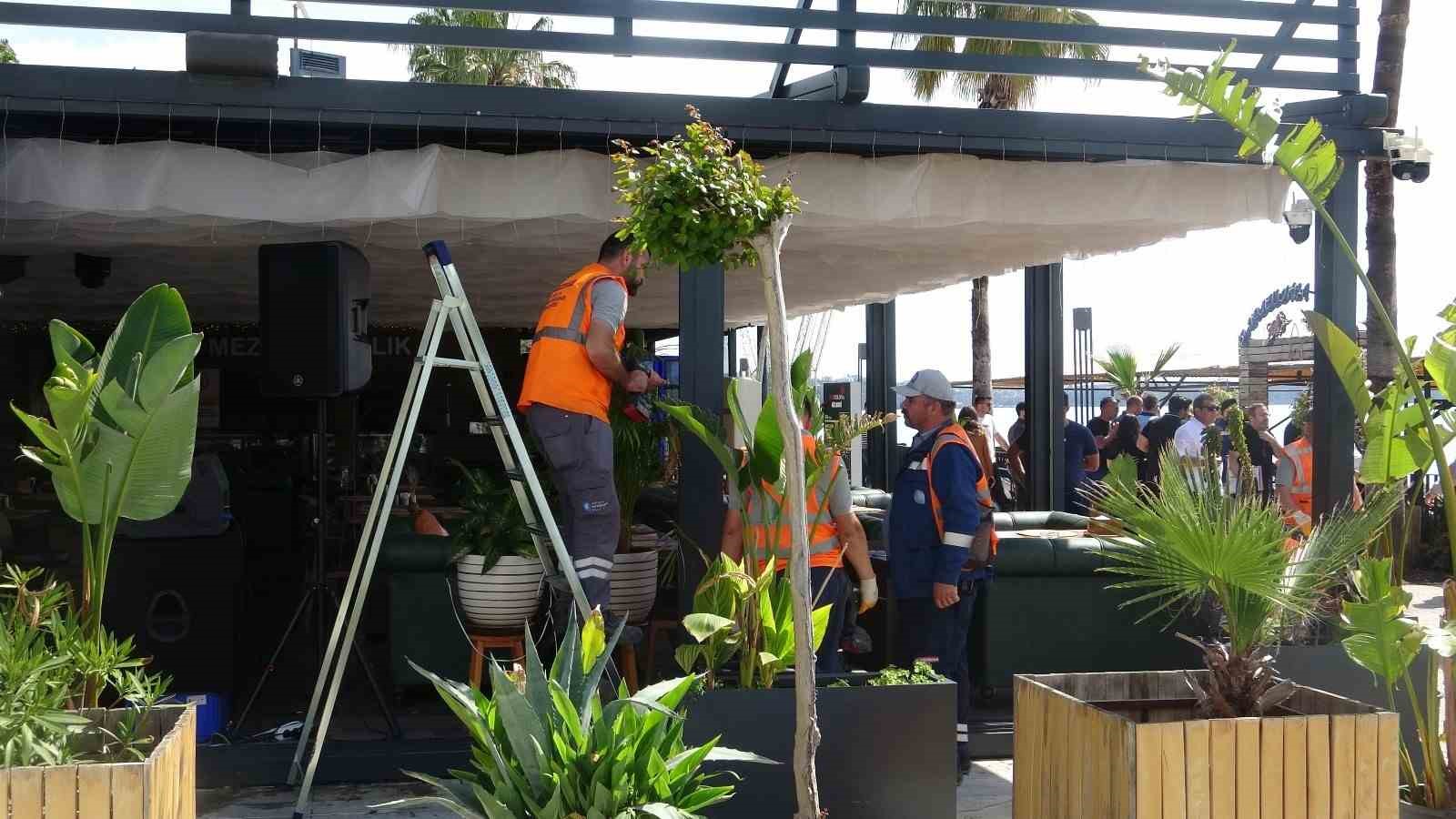 Konyaaltı Sahili’nde Kıyı Kanunu’na uymayan işletmelere 3 gün süre