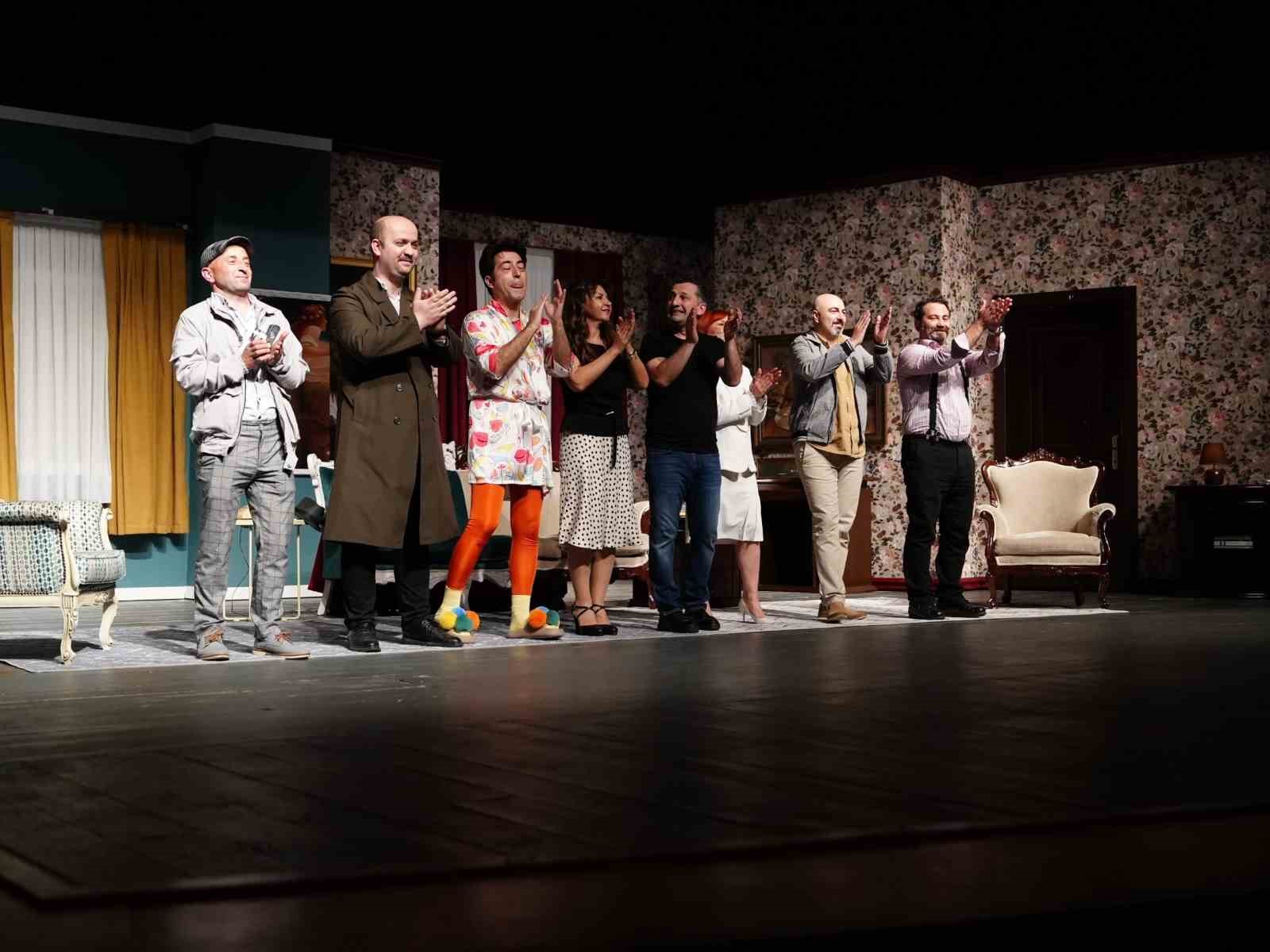 &lsquo;Haydi koş karına&rsquo; tiyatroseverlerle buluştu
