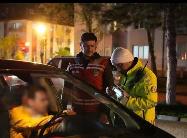 Isparta&rsquo;da asayiş ve trafik uygulaması: 14 s&uuml;r&uuml;c&uuml;ye ceza
