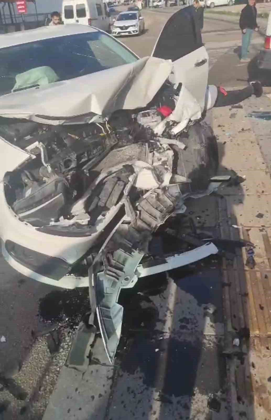 Ankara’da iki otomobil çarpıştı: 3’ü ağır 9 yaralı
